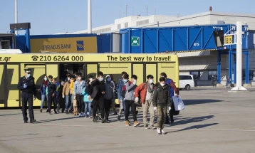 Од Грција за Велика Британија ќе заминат 16 деца бегалци без придружба и 34 возрасни лица