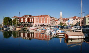 Најголем дел од Словенците летните одмори ќе ги поминат во земјата