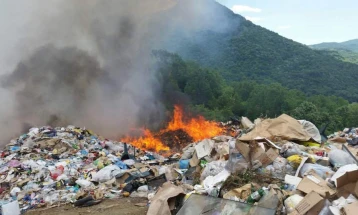 Потпалена депонијата во Кратово