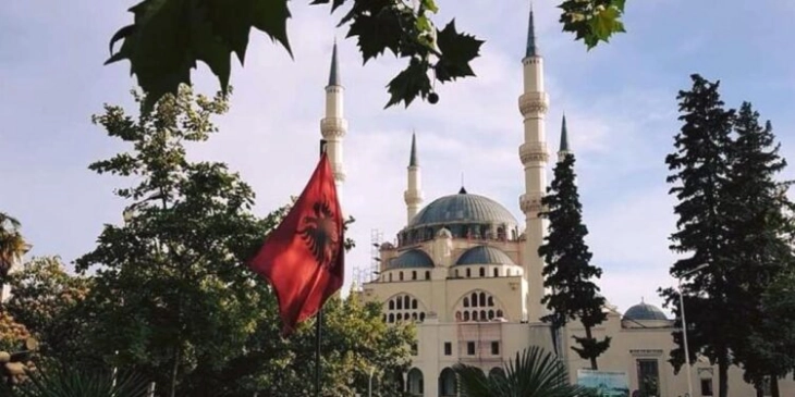 Од утре во Албанија се отвораат верските објекти