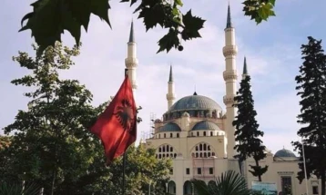 Од утре во Албанија се отвораат верските објекти