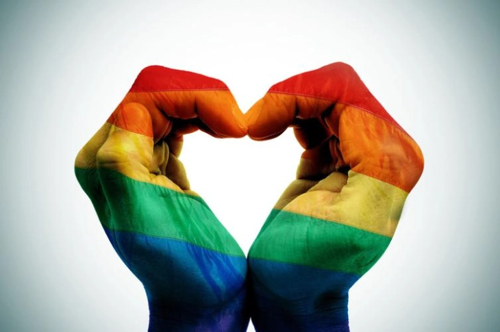 Претседателот на Замбија помилува геј-двојка
