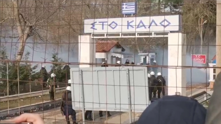 Грција ќе распореди 400 полицајци на границата со Турција кај Еврос