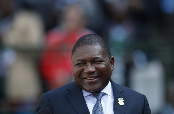 Претседателот на Намибија парично казнет поради роденденска забава за време на карантин