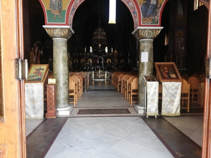 Од сабота дозволено двојно повеќе верници во црквите во Грција