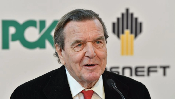 Герхард Шредер останува претседател на Одборот на директори на „Розњефт“