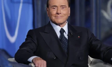 Берлускони сакал да ги привлече Ибра и Кака во Монца