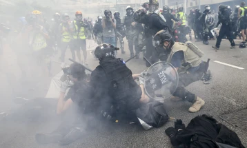 Хонгконг: Протест по повод годишнината од судирот со полицијата