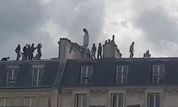 Нереди меѓу приврзаници на крајната десница и антифашисти во Париз