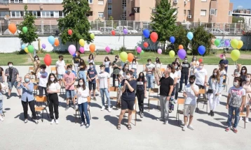 На околу 500 ученици поделени свидетелства за завршено деветто одделение во Кисела Вода