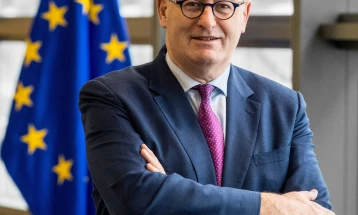 Хоган ќе се кандидира за шеф на СТО и ќе ги ограничи јавните настапи (КРГ)