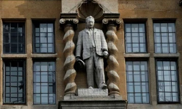 Оксфорд ќе ја отстрани статуата на колонијалистот Сесил Роудс