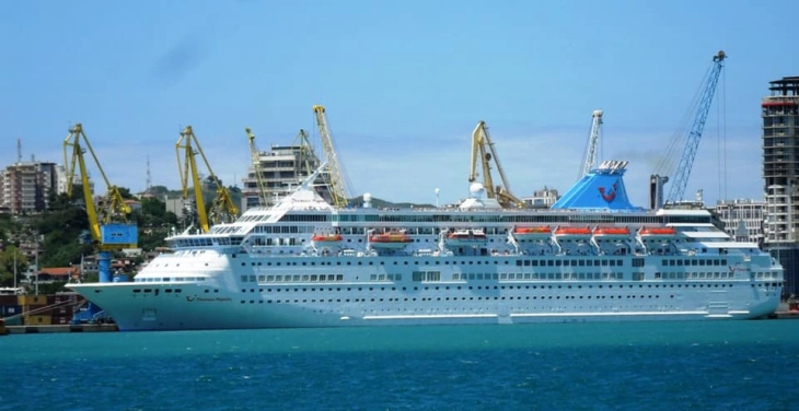 Албанија утре го воспоставува меѓународниот поморски транспорт на патници