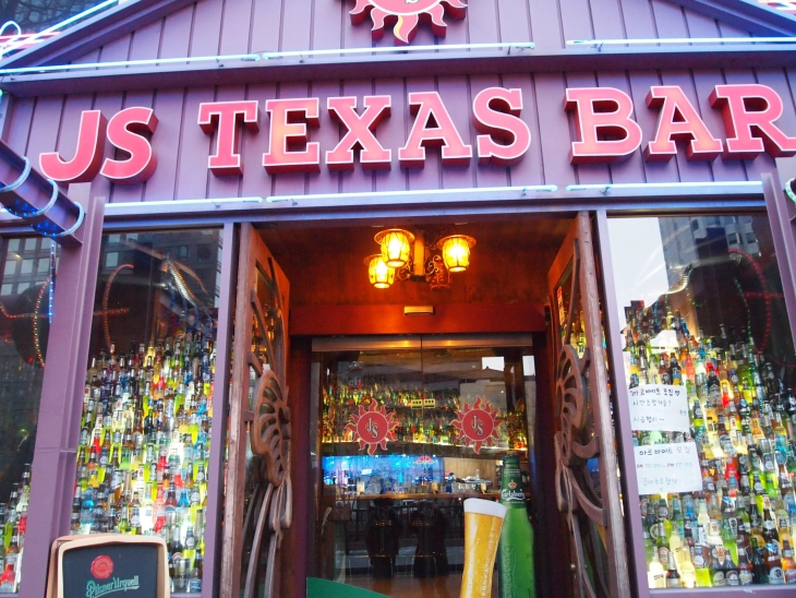Во Тексас затворање на баровите поради ширење на коронавирусот