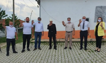 Коалицијата Алијанса за Албанците и Алтернатива на средби со жителите на селата Лисец и Шипковица