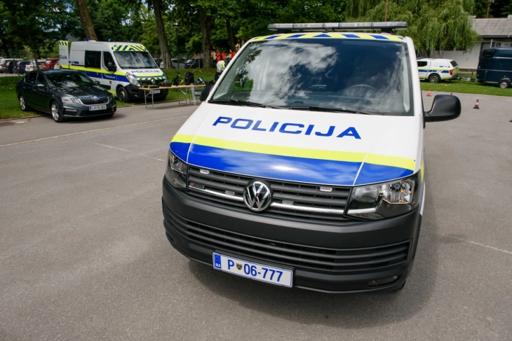 Полицијата прави претрес во домот на словенечкиот министер за економија Здравко Почивалшек