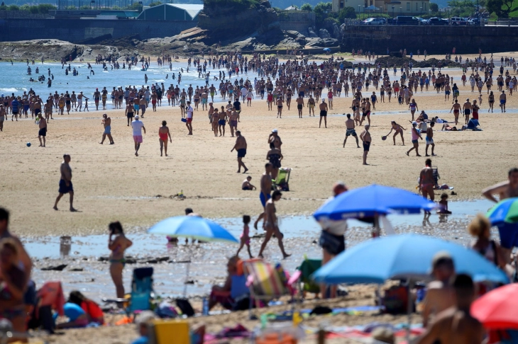 Се затвораат плажите во Шпанија