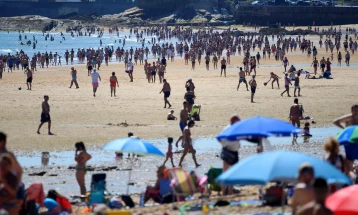 Се затвораат плажите во Шпанија