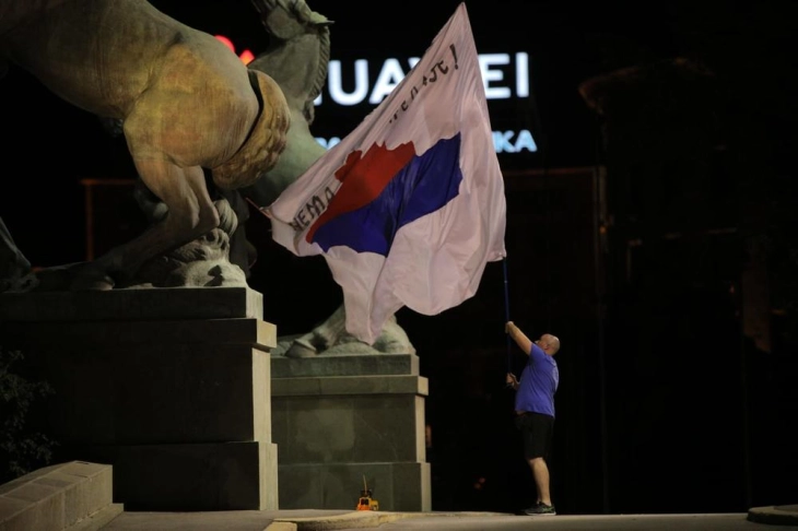 Демонстрантите си заминуваат од пред српското Собрание