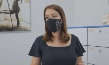 Во Албанија заштитна маска задолжителна во затворени простории