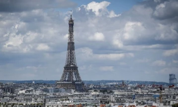 Отворен Дизниленд Париз и највисокиот кат на Ајфеловата кула