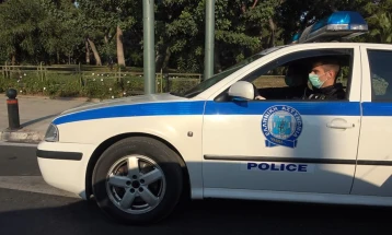 Маж влетал со секира во даночна служба во грчкиот град Козани и повредил три лица