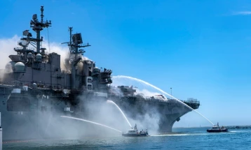 Изгаснат пожарот на воениот брод во Сан Диего