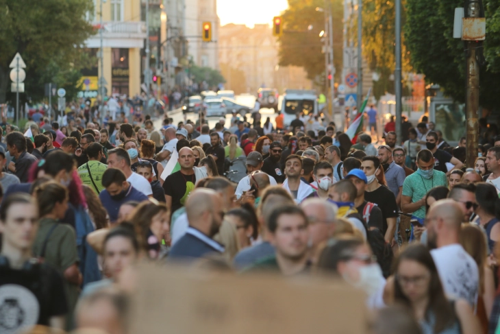 Дванаесет дена протести во Софија, демонстрантите упорно бараат оставки од владата на Борисов и обвинителот Гешев