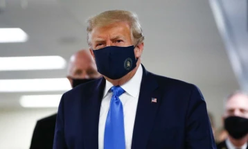 Трамп: Носењето заштитна маска е патриотски чин