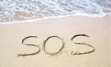 СОС-порака на плажа спаси тројца морнари во Микронезија