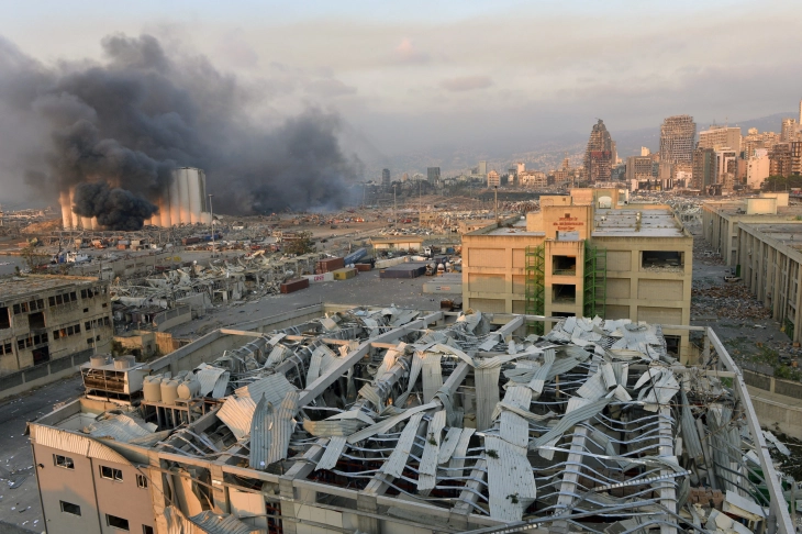 Бројот на загинати во експлозијата во Бејрут достигна 158, повеќе од 6.000 повредени