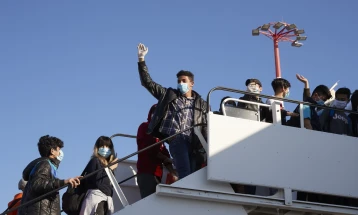 Од Грција за Франција заминаа 16 деца бегалци без придружба