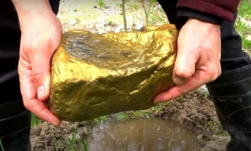 Австралијци пронајдоа две грутки злато вредни речиси 200.000 евра