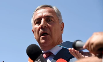Избори во Црна Гора: Опозицијата прогласи победа, Ѓукановиќ не признава пораз