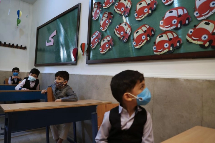 Во Иран повторно отворени училиштата и универзитетите