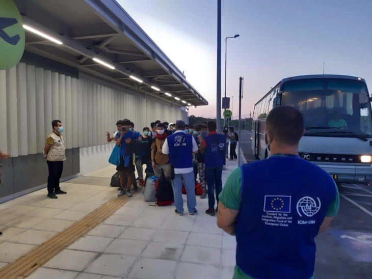 Децата бегалци без придружба од Лезбос префрлени во Солун