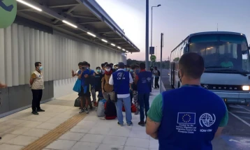 Децата бегалци без придружба од Лезбос префрлени во Солун