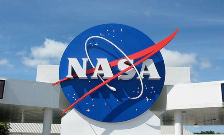 НАСА ќе купува Месечев прав од приватните компании