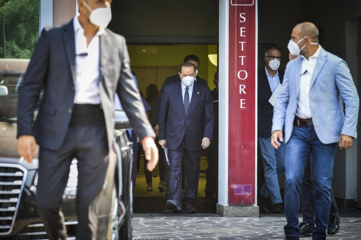 Берлускони пуштен од болница каде се лекуваше од коронавирус  