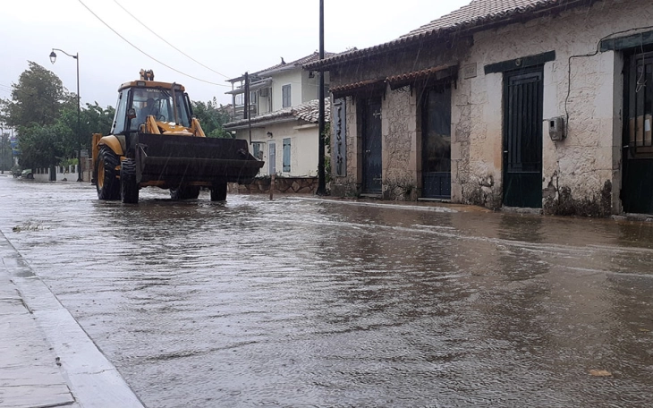 Две лица загинааво невремето во Грција