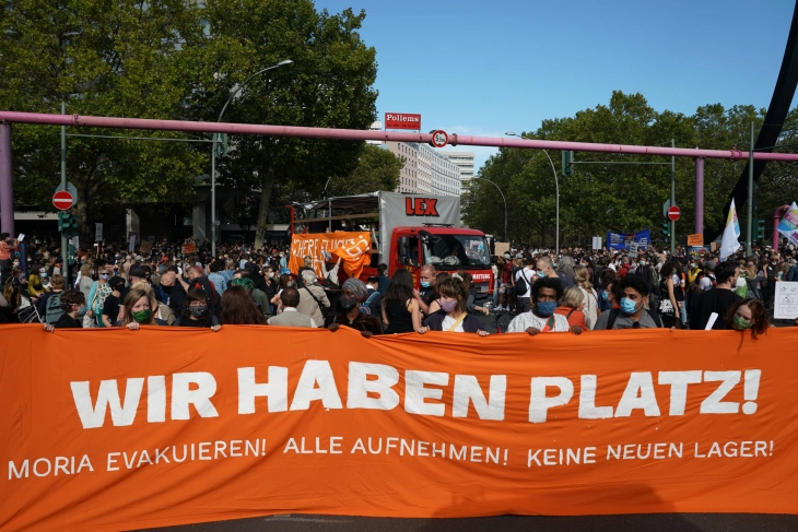 Демонстрантите во Берлин побараа поголема солидарност со мигрантите