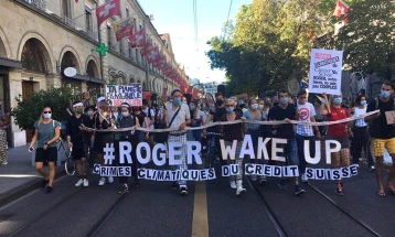 Протест на улиците на Берн против Федерер