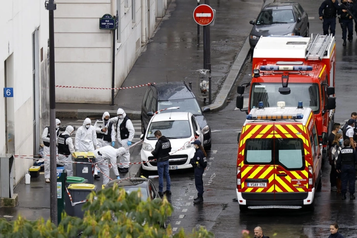 Напаѓачот кај поранешното седиште на Шарли Ебдо изведен пред истражен судија