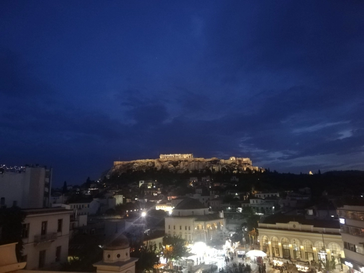 Акропол добива ново осветлување