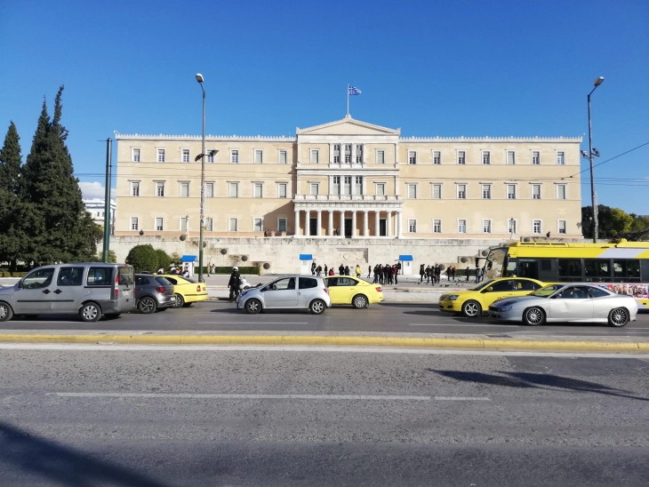 Најмалку 40 случаи на Ковид-19 во дом за стари лица во Атина