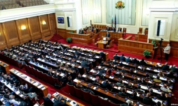 Кирил и Методиј се Бугари, а кирилицата бугарска, изгласа Парламентот во Софија