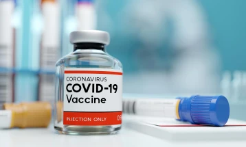 Тајмс: Масовно производство на вакцина против коронавирус во Британија за три месеци