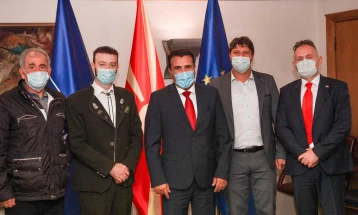 Премиерот Заев со претставници на Ловечката федерација: Поздравени заложбите за доуредување на дејноста