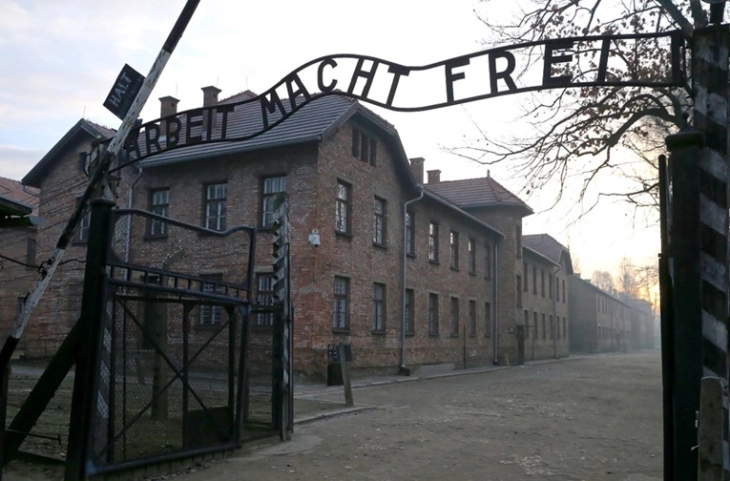 Фејсбук забранува секакви содржини што го негираат Холокаустот  