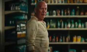 Брус Вилис повторно во улогата на Џон Меклејн, но во реклама (видео)